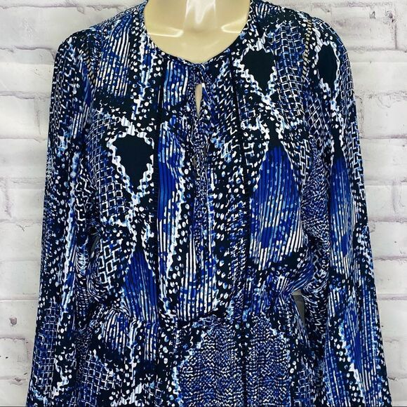 Parker v-neck front tie dress with all over print . Size medium - Picture 3 of 12